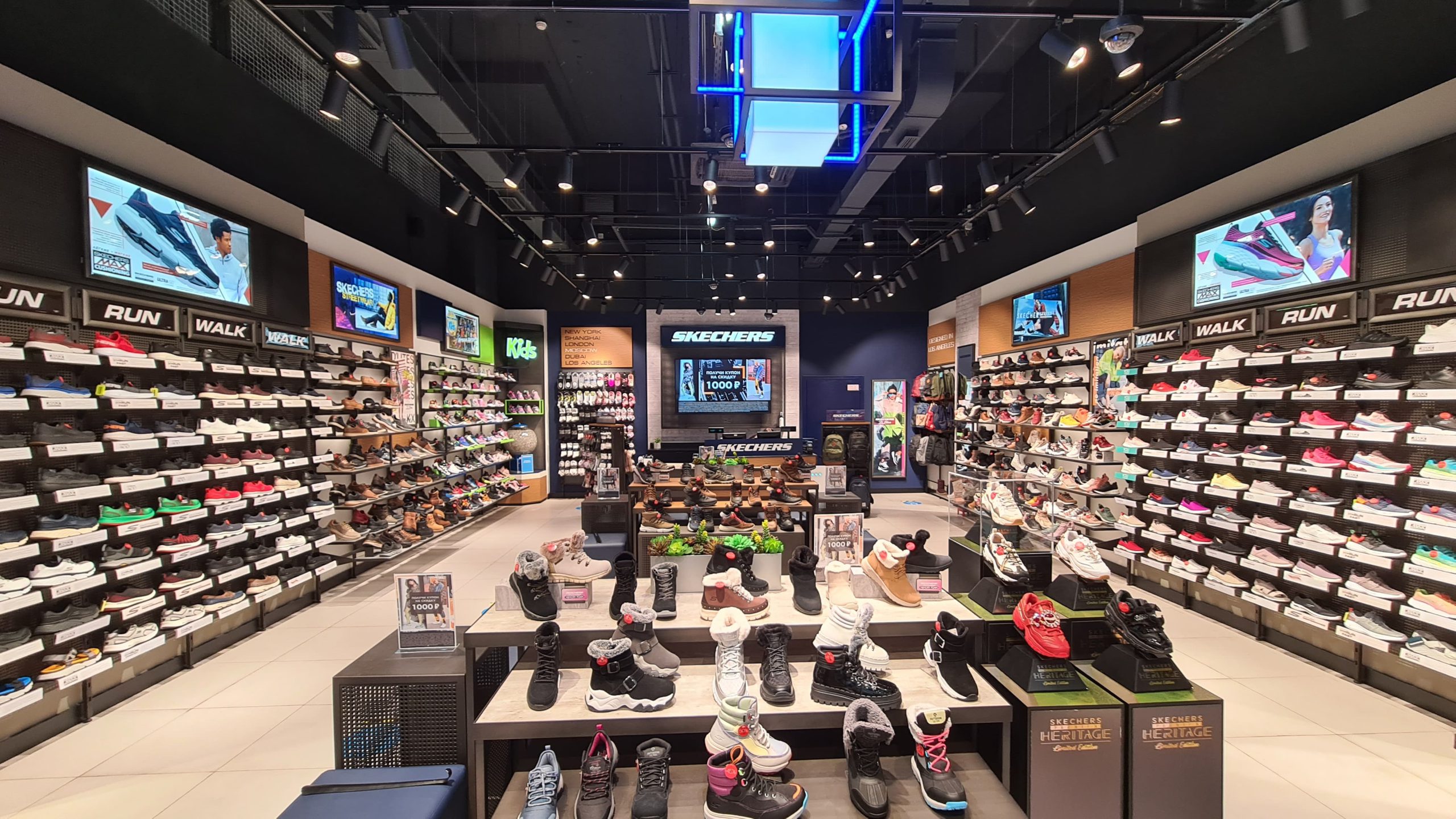 SKECHERS